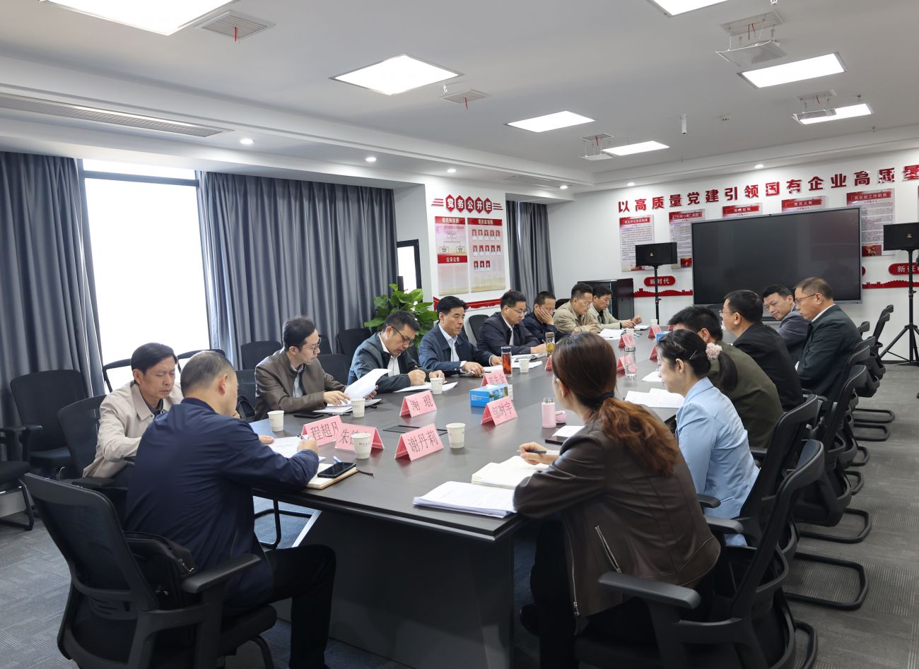 市人大常委會(huì)副主任羅百奚一行蒞臨市國控集團(tuán)調(diào)研指導(dǎo)