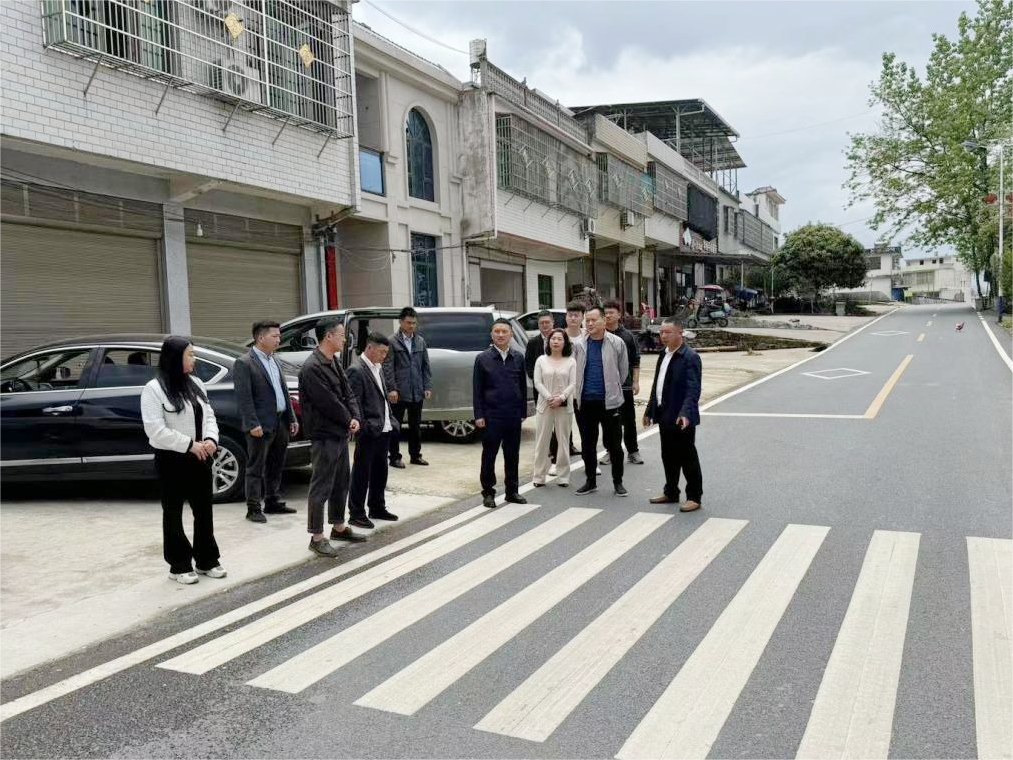 市國(guó)控集團(tuán)黨委委員、副總經(jīng)理王梓一行到幫扶村調(diào)研指導(dǎo)鄉(xiāng)村振興工作